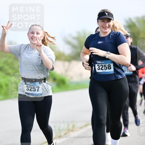 07.04.2024 - 43. Internationalen Wilhelmsburger Insellauf Dr. Thomas Lammeyer http://msf.ph/oto/6051226 07.04.2024 11:20:56 Laufen 3258, 3257 meine-sportfotos.de