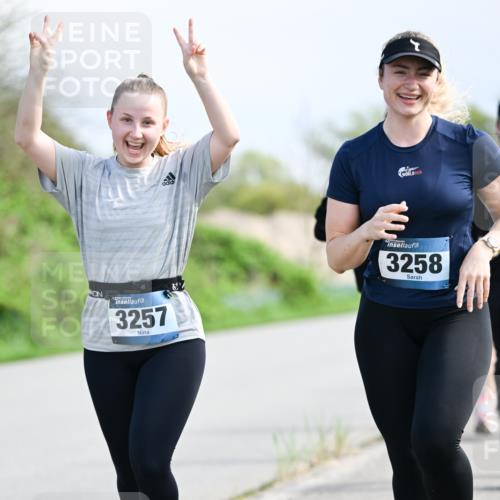 07.04.2024 - 43. Internationalen Wilhelmsburger Insellauf Dr. Thomas Lammeyer http://msf.ph/oto/6051228 07.04.2024 11:20:56 Laufen 3257, 3258 meine-sportfotos.de