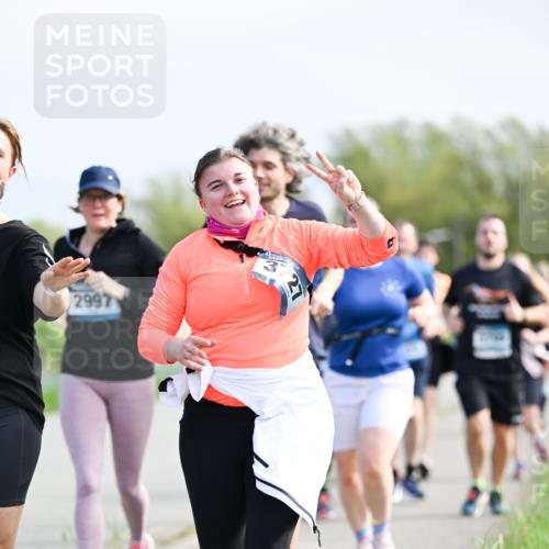 07.04.2024 - 43. Internationalen Wilhelmsburger Insellauf Dr. Thomas Lammeyer http://msf.ph/oto/6051241 07.04.2024 11:21:00 Laufen 2997 meine-sportfotos.de