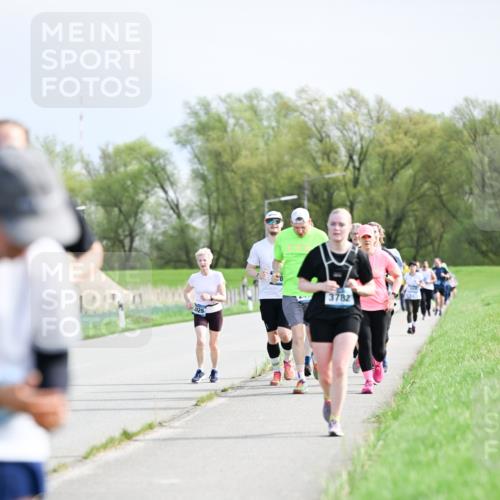 07.04.2024 - 43. Internationalen Wilhelmsburger Insellauf Dr. Thomas Lammeyer http://msf.ph/oto/6051327 07.04.2024 11:21:19 Laufen 2425, 3782 meine-sportfotos.de
