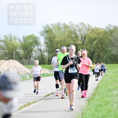 07.04.2024 - 43. Internationalen Wilhelmsburger Insellauf Dr. Thomas Lammeyer http://msf.ph/oto/6051328 07.04.2024 11:21:20 Laufen 2, 3782, 25 meine-sportfotos.de