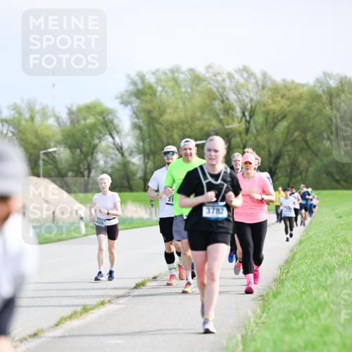 07.04.2024 - 43. Internationalen Wilhelmsburger Insellauf Dr. Thomas Lammeyer http://msf.ph/oto/6051329 07.04.2024 11:21:20 Laufen 425, 31, 3782 meine-sportfotos.de