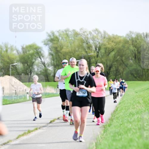07.04.2024 - 43. Internationalen Wilhelmsburger Insellauf Dr. Thomas Lammeyer http://msf.ph/oto/6051330 07.04.2024 11:21:20 Laufen 3782 meine-sportfotos.de
