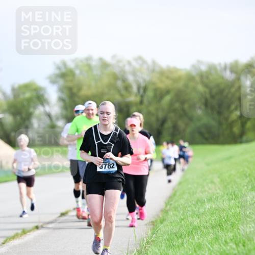 07.04.2024 - 43. Internationalen Wilhelmsburger Insellauf Dr. Thomas Lammeyer http://msf.ph/oto/6051332 07.04.2024 11:21:21 Laufen 3782 meine-sportfotos.de