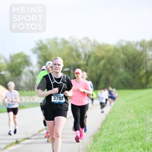 07.04.2024 - 43. Internationalen Wilhelmsburger Insellauf Dr. Thomas Lammeyer http://msf.ph/oto/6051333 07.04.2024 11:21:22 Laufen 3782 meine-sportfotos.de