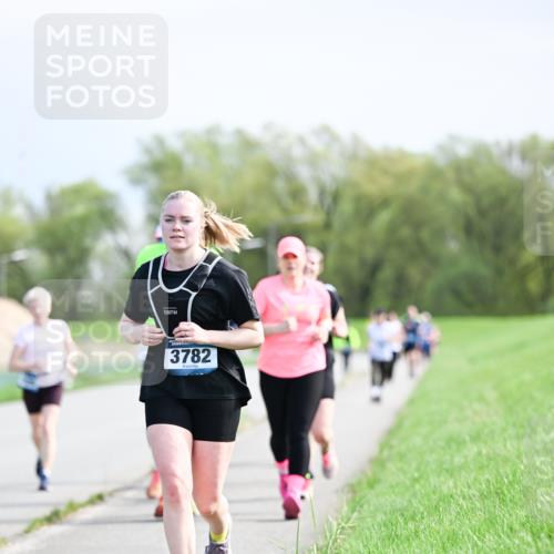 07.04.2024 - 43. Internationalen Wilhelmsburger Insellauf Dr. Thomas Lammeyer http://msf.ph/oto/6051336 07.04.2024 11:21:22 Laufen 3782 meine-sportfotos.de