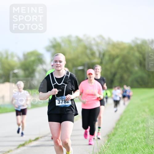 07.04.2024 - 43. Internationalen Wilhelmsburger Insellauf Dr. Thomas Lammeyer http://msf.ph/oto/6051337 07.04.2024 11:21:22 Laufen 3782 meine-sportfotos.de