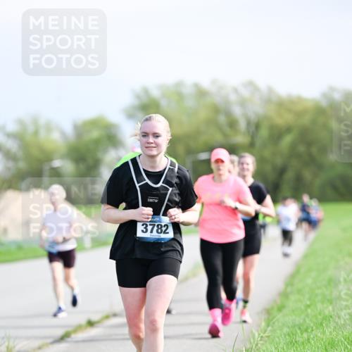 07.04.2024 - 43. Internationalen Wilhelmsburger Insellauf Dr. Thomas Lammeyer http://msf.ph/oto/6051339 07.04.2024 11:21:23 Laufen 3782 meine-sportfotos.de