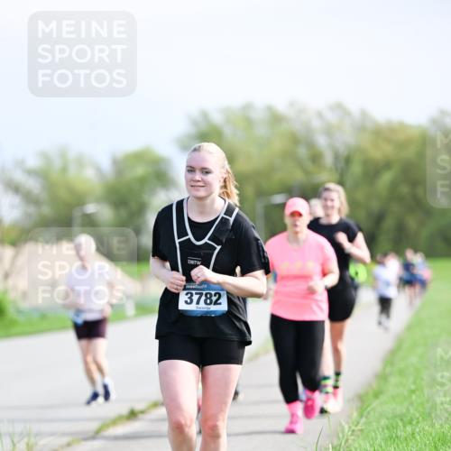 07.04.2024 - 43. Internationalen Wilhelmsburger Insellauf Dr. Thomas Lammeyer http://msf.ph/oto/6051340 07.04.2024 11:21:23 Laufen 3782 meine-sportfotos.de