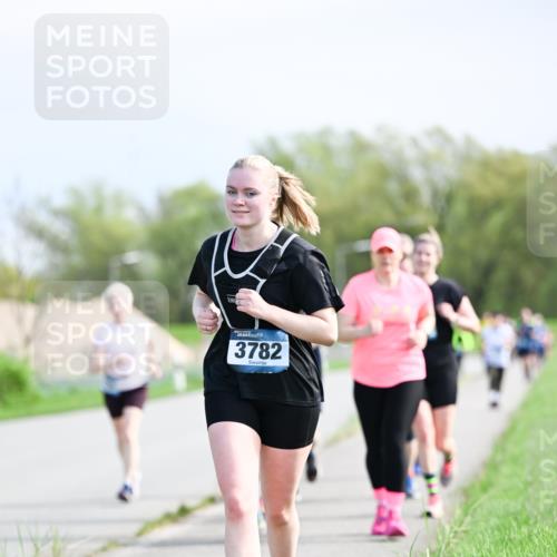 07.04.2024 - 43. Internationalen Wilhelmsburger Insellauf Dr. Thomas Lammeyer http://msf.ph/oto/6051341 07.04.2024 11:21:23 Laufen 3782 meine-sportfotos.de