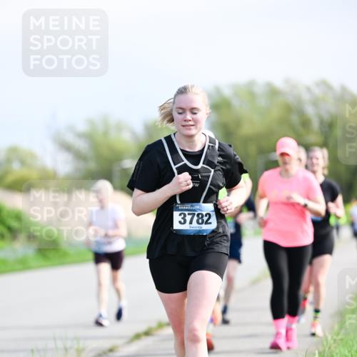 07.04.2024 - 43. Internationalen Wilhelmsburger Insellauf Dr. Thomas Lammeyer http://msf.ph/oto/6051344 07.04.2024 11:21:23 Laufen 3782 meine-sportfotos.de