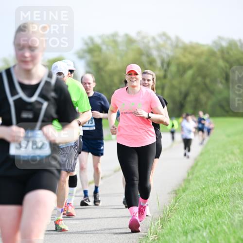 07.04.2024 - 43. Internationalen Wilhelmsburger Insellauf Dr. Thomas Lammeyer http://msf.ph/oto/6051348 07.04.2024 11:21:24 Laufen 3782 meine-sportfotos.de
