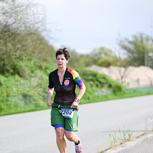 07.04.2024 - 43. Internationalen Wilhelmsburger Insellauf Dr. Thomas Lammeyer http://msf.ph/oto/6051414 07.04.2024 11:21:42 Laufen 2202 meine-sportfotos.de
