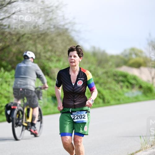 07.04.2024 - 43. Internationalen Wilhelmsburger Insellauf Dr. Thomas Lammeyer http://msf.ph/oto/6051417 07.04.2024 11:21:43 Laufen 2202 meine-sportfotos.de