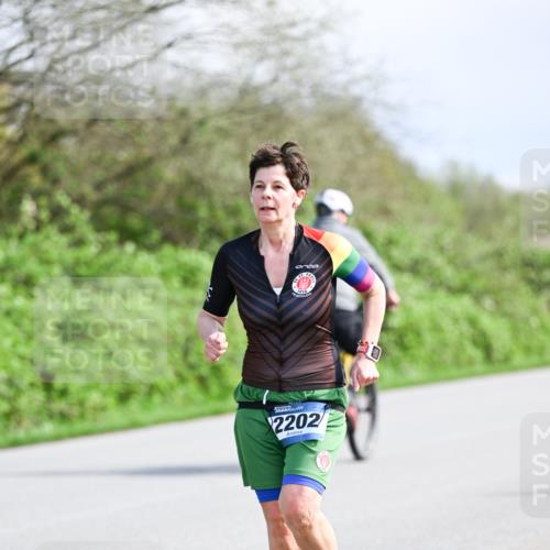 07.04.2024 - 43. Internationalen Wilhelmsburger Insellauf Dr. Thomas Lammeyer http://msf.ph/oto/6051420 07.04.2024 11:21:43 Laufen 2202 meine-sportfotos.de