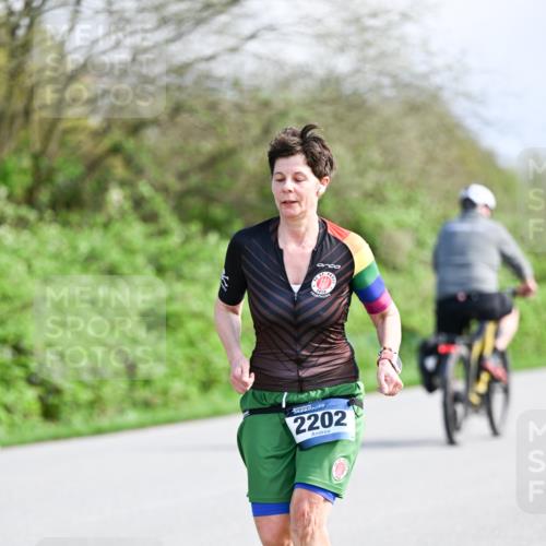 07.04.2024 - 43. Internationalen Wilhelmsburger Insellauf Dr. Thomas Lammeyer http://msf.ph/oto/6051422 07.04.2024 11:21:43 Laufen 2202 meine-sportfotos.de
