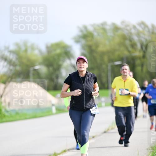 07.04.2024 - 43. Internationalen Wilhelmsburger Insellauf Dr. Thomas Lammeyer http://msf.ph/oto/6051450 07.04.2024 11:21:53 Laufen  meine-sportfotos.de