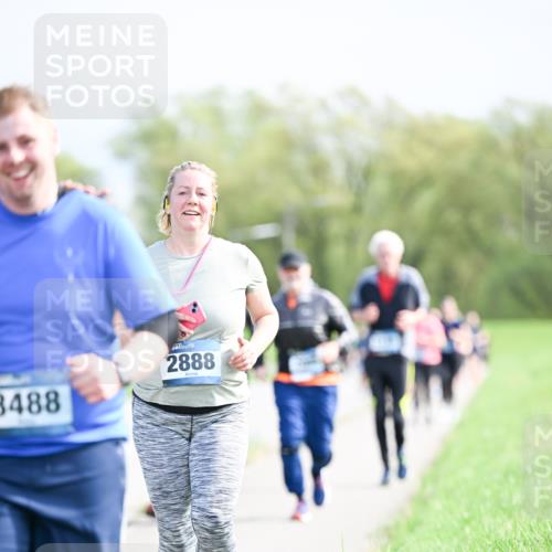 07.04.2024 - 43. Internationalen Wilhelmsburger Insellauf Dr. Thomas Lammeyer http://msf.ph/oto/6051502 07.04.2024 11:22:03 Laufen 3488, 2888 meine-sportfotos.de