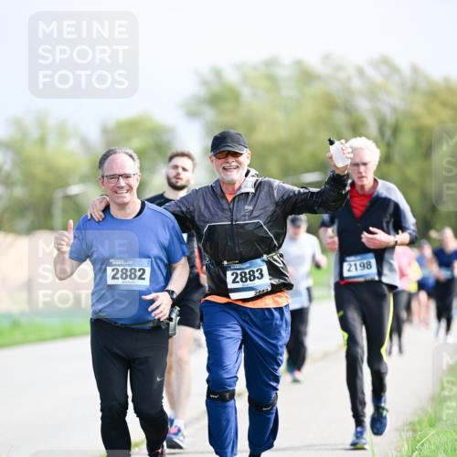 07.04.2024 - 43. Internationalen Wilhelmsburger Insellauf Dr. Thomas Lammeyer http://msf.ph/oto/6051517 07.04.2024 11:22:07 Laufen 2882, 2883, 2883, 2198 meine-sportfotos.de