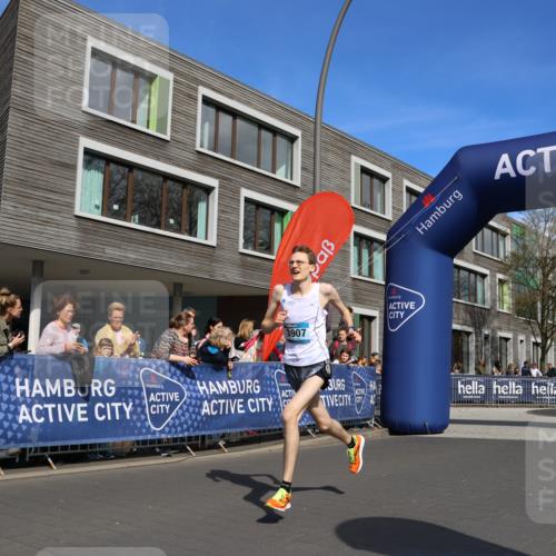 07.04.2024 - 43. Internationalen Wilhelmsburger Insellauf Strokosch-Dieckow http://msf.ph/oto/6051895 07.04.2024 11:15:08 Ziel 3907 meine-sportfotos.de