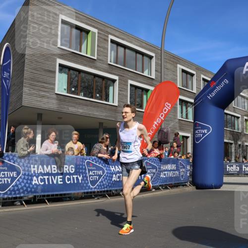 07.04.2024 - 43. Internationalen Wilhelmsburger Insellauf Strokosch-Dieckow http://msf.ph/oto/6051899 07.04.2024 11:15:09 Ziel 3907 meine-sportfotos.de