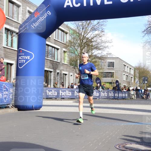 07.04.2024 - 43. Internationalen Wilhelmsburger Insellauf Strokosch-Dieckow http://msf.ph/oto/6051930 07.04.2024 11:14:32 Ziel 3833 meine-sportfotos.de