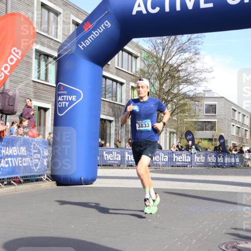07.04.2024 - 43. Internationalen Wilhelmsburger Insellauf Strokosch-Dieckow http://msf.ph/oto/6051944 07.04.2024 11:14:32 Ziel 3833 meine-sportfotos.de