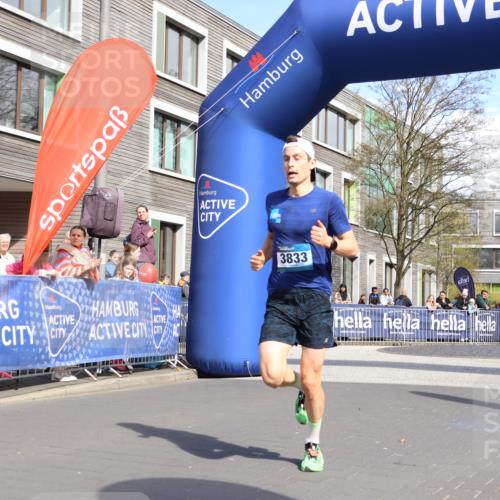 07.04.2024 - 43. Internationalen Wilhelmsburger Insellauf Strokosch-Dieckow http://msf.ph/oto/6051971 07.04.2024 11:14:33 Ziel 3833 meine-sportfotos.de