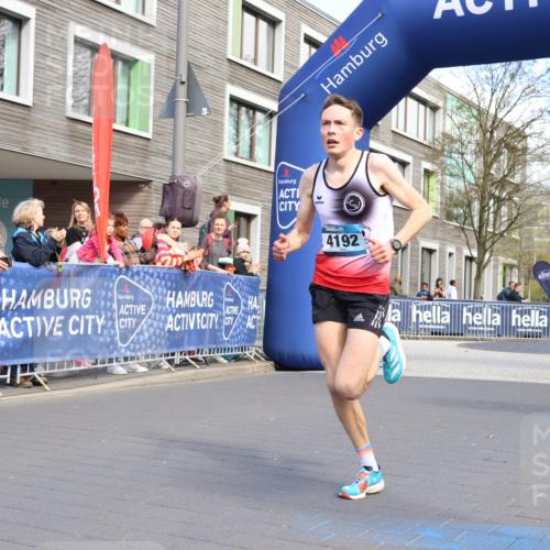 07.04.2024 - 43. Internationalen Wilhelmsburger Insellauf Strokosch-Dieckow http://msf.ph/oto/6052108 07.04.2024 11:12:44 Ziel 4192 meine-sportfotos.de