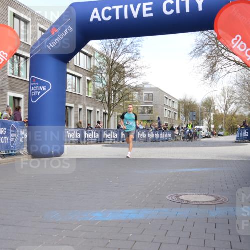 07.04.2024 - 43. Internationalen Wilhelmsburger Insellauf Strokosch-Dieckow http://msf.ph/oto/6052189 07.04.2024 11:11:17 Ziel 4421 meine-sportfotos.de
