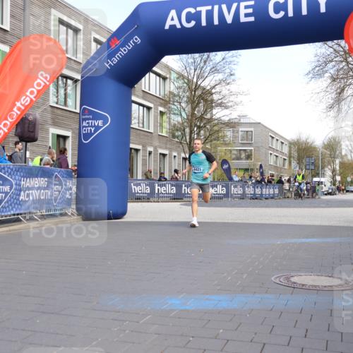 07.04.2024 - 43. Internationalen Wilhelmsburger Insellauf Strokosch-Dieckow http://msf.ph/oto/6052200 07.04.2024 11:11:17 Ziel 4421 meine-sportfotos.de