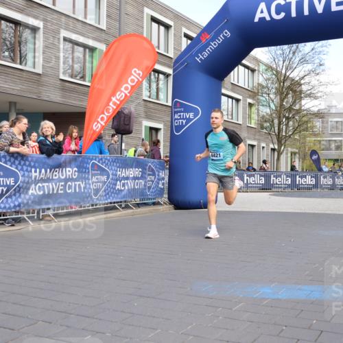 07.04.2024 - 43. Internationalen Wilhelmsburger Insellauf Strokosch-Dieckow http://msf.ph/oto/6052229 07.04.2024 11:11:18 Ziel 4421 meine-sportfotos.de