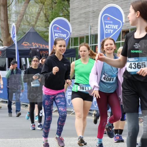 07.04.2024 - 43. Internationalen Wilhelmsburger Insellauf Strokosch-Dieckow http://msf.ph/oto/6052272 07.04.2024 10:50:25 Ziel  meine-sportfotos.de