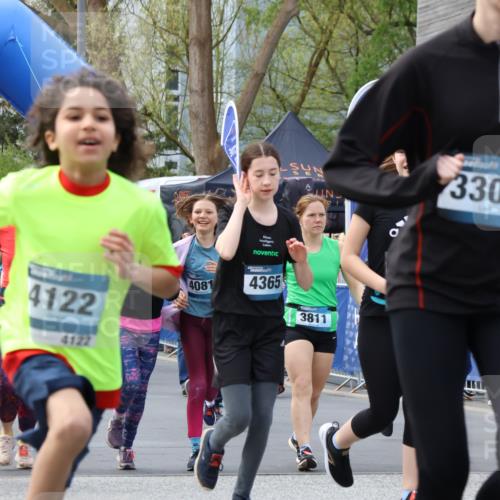 07.04.2024 - 43. Internationalen Wilhelmsburger Insellauf Strokosch-Dieckow http://msf.ph/oto/6052300 07.04.2024 10:50:23 Ziel  meine-sportfotos.de