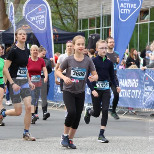 07.04.2024 - 43. Internationalen Wilhelmsburger Insellauf Strokosch-Dieckow http://msf.ph/oto/6052311 07.04.2024 10:50:21 Ziel  meine-sportfotos.de