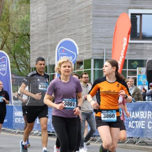 07.04.2024 - 43. Internationalen Wilhelmsburger Insellauf Strokosch-Dieckow http://msf.ph/oto/6052386 07.04.2024 10:50:11 Ziel  meine-sportfotos.de
