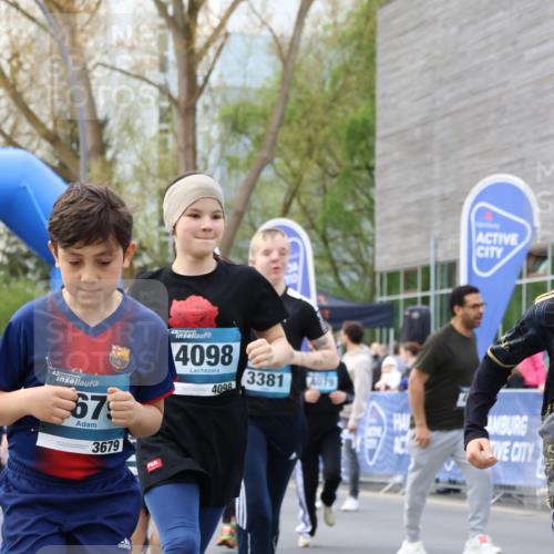 07.04.2024 - 43. Internationalen Wilhelmsburger Insellauf Strokosch-Dieckow http://msf.ph/oto/6052442 07.04.2024 10:50:04 Ziel  meine-sportfotos.de