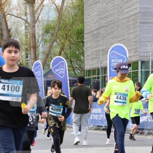 07.04.2024 - 43. Internationalen Wilhelmsburger Insellauf Strokosch-Dieckow http://msf.ph/oto/6052458 07.04.2024 10:50:03 Ziel  meine-sportfotos.de