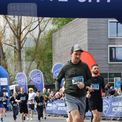 07.04.2024 - 43. Internationalen Wilhelmsburger Insellauf Strokosch-Dieckow http://msf.ph/oto/6052525 07.04.2024 10:42:44 Ziel 2003, 2081, 2082, 2231, 2232, 2381, 2397, 2495, 2823, 3063, 4019, 4022 meine-sportfotos.de