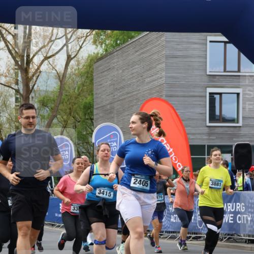 07.04.2024 - 43. Internationalen Wilhelmsburger Insellauf Strokosch-Dieckow http://msf.ph/oto/6052711 07.04.2024 10:42:13 Ziel 2120, 2129, 2216, 2258, 2367, 2476, 2523, 2540, 2541, 2543, 2544, 2554, 2910, 2917, 2998, 3070, 3101, 3173, 3233, 3369, 3402, 3408, 3464, 3508, 3561, 3596, 3622, 3629, 3640, 3657, 3896, 3951, 3952, 3985, 4247, 4276, 4277, 4307, 4342 meine-sportfotos.de