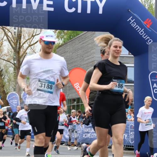 07.04.2024 - 43. Internationalen Wilhelmsburger Insellauf Strokosch-Dieckow http://msf.ph/oto/6052798 07.04.2024 10:41:36 Ziel 2225, 2265, 2274, 2277, 2420, 2425, 2509, 2515, 2551, 2552, 2636, 2695, 2740, 2794, 2796, 2805, 2849, 3103, 3104, 3144, 3162, 3163, 3187, 3252, 3263, 3387, 3475, 3510, 3601, 3604, 3628, 3797, 3798, 3868, 3916, 4165, 4166, 4228, 4243, 4303, 4354 meine-sportfotos.de