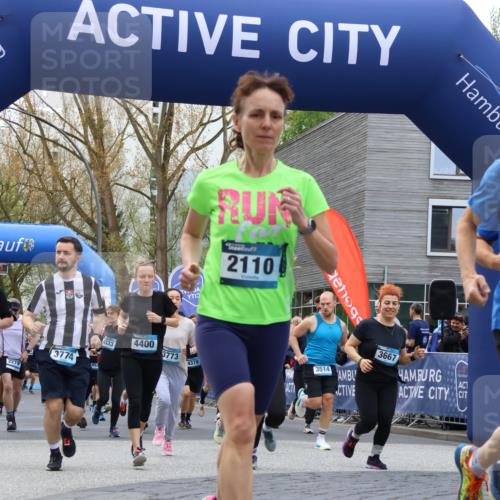 07.04.2024 - 43. Internationalen Wilhelmsburger Insellauf Strokosch-Dieckow http://msf.ph/oto/6052845 07.04.2024 10:41:01 Ziel 2178, 2208, 2209, 2239, 2279, 2317, 2336, 2345, 2358, 2472, 2492, 2668, 2843, 2873, 2894, 2997, 3018, 3141, 3269, 3310, 3311, 3314, 3349, 3373, 3448, 3486, 3514, 3543, 3605, 3606, 3666, 3872, 4007, 4093, 4094, 4160, 4191, 4264, 4268, 4337, 4338, 4405 meine-sportfotos.de