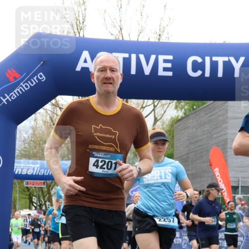 07.04.2024 - 43. Internationalen Wilhelmsburger Insellauf Strokosch-Dieckow http://msf.ph/oto/6052858 07.04.2024 10:40:51 Ziel 2018, 2109, 2110, 2452, 2563, 3049, 3081, 3139, 3168, 3376, 3406, 3432, 3453, 3471, 3506, 3573, 3665, 3667, 3704, 3734, 3744, 3752, 3771, 3773, 3774, 3804, 3830, 3890, 3954, 4133, 4175, 4178, 4180, 4202, 4203, 4229, 4304, 4333, 4347, 4379, 4400, 4403 meine-sportfotos.de
