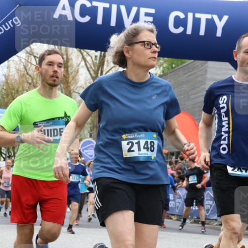 07.04.2024 - 43. Internationalen Wilhelmsburger Insellauf Strokosch-Dieckow http://msf.ph/oto/6052860 07.04.2024 10:40:40 Ziel 2136, 2257, 2326, 2334, 2378, 2388, 2410, 2417, 2418, 2460, 2511, 2635, 2754, 2984, 3126, 3190, 3192, 3198, 3214, 3380, 3397, 3422, 3447, 3467, 3534, 3645, 3672, 3717, 3959, 3984, 3991, 4005, 4124, 4125, 4131, 4135, 4168, 4201, 4237, 4355, 4383, 4406 meine-sportfotos.de