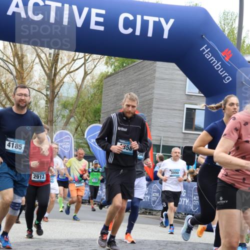 07.04.2024 - 43. Internationalen Wilhelmsburger Insellauf Strokosch-Dieckow http://msf.ph/oto/6052871 07.04.2024 10:40:30 Ziel 2015, 2140, 2142, 2147, 2148, 2152, 2194, 2402, 2421, 2449, 2478, 2525, 2694, 2775, 2846, 2867, 3155, 3199, 3201, 3220, 3222, 3248, 3255, 3302, 3345, 3398, 3400, 3413, 3488, 3547, 3684, 3745, 3748, 3805, 3810, 4127, 4128, 4134, 4300 meine-sportfotos.de