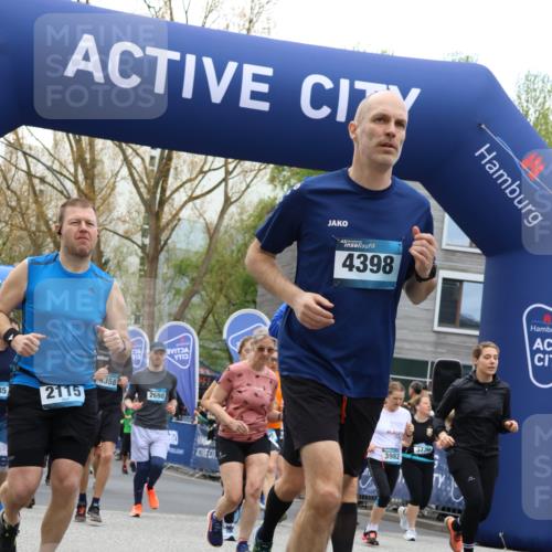 07.04.2024 - 43. Internationalen Wilhelmsburger Insellauf Strokosch-Dieckow http://msf.ph/oto/6052874 07.04.2024 10:40:28 Ziel 2015, 2140, 2142, 2148, 2152, 2194, 2402, 2421, 2449, 2478, 2497, 2525, 2679, 2775, 2846, 2867, 2995, 3155, 3199, 3201, 3220, 3222, 3248, 3255, 3302, 3345, 3398, 3400, 3547, 3684, 3745, 3748, 3805, 3933, 3983, 3986, 3990, 4127, 4136, 4300, 4302, 4331 meine-sportfotos.de