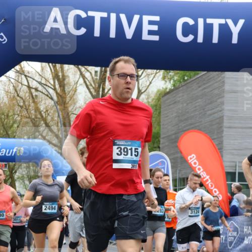 07.04.2024 - 43. Internationalen Wilhelmsburger Insellauf Strokosch-Dieckow http://msf.ph/oto/6053022 07.04.2024 10:40:22 Ziel 2080, 2115, 2211, 2215, 2402, 2449, 2497, 2504, 2679, 2698, 2739, 2912, 2995, 3014, 3239, 3285, 3345, 3366, 3368, 3429, 3442, 3669, 3684, 3730, 3748, 3805, 3930, 3933, 3955, 3979, 3982, 3983, 3986, 3990, 4136, 4185, 4209, 4232, 4302, 4331, 4358, 4398, 4437 meine-sportfotos.de