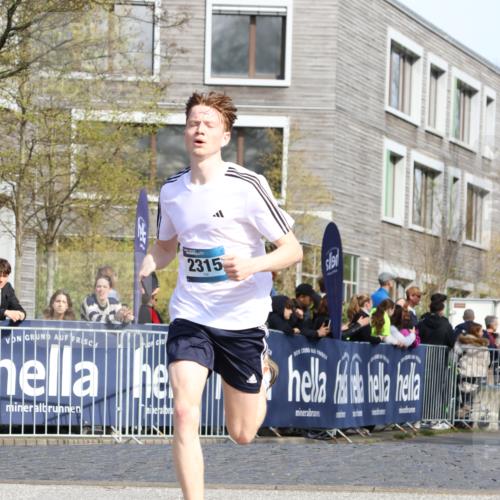 07.04.2024 - 43. Internationalen Wilhelmsburger Insellauf Strokosch-Dieckow http://msf.ph/oto/6061760 07.04.2024 11:21:59 Ziel 2315, 2513, 3394, 3791, 3944, 4091 meine-sportfotos.de