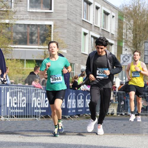 07.04.2024 - 43. Internationalen Wilhelmsburger Insellauf Strokosch-Dieckow http://msf.ph/oto/6061806 07.04.2024 11:21:54 Ziel 2315, 2437, 2513, 3791, 3944, 4091 meine-sportfotos.de
