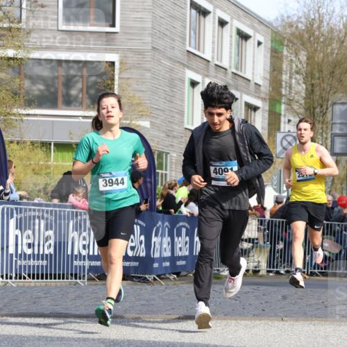 07.04.2024 - 43. Internationalen Wilhelmsburger Insellauf Strokosch-Dieckow http://msf.ph/oto/6061809 07.04.2024 11:21:54 Ziel 2315, 2437, 2513, 3791, 3944, 4091 meine-sportfotos.de